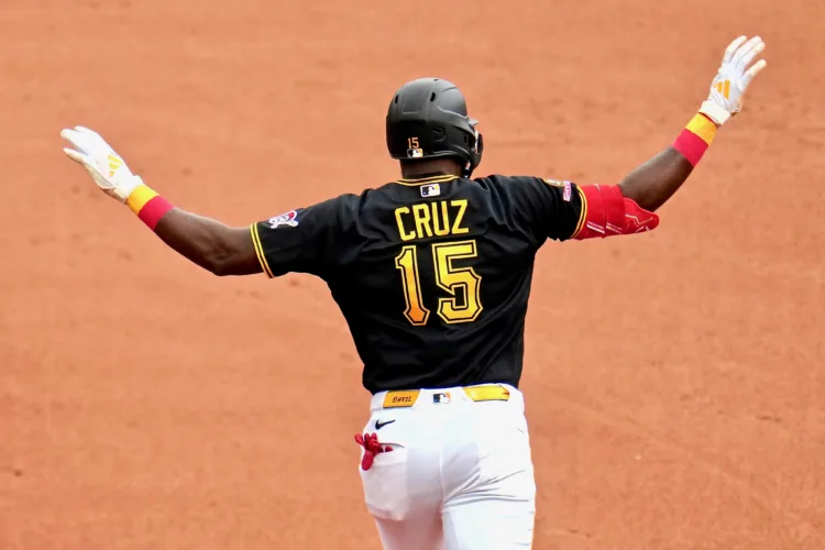 Clean sweep for Pirates over Royals